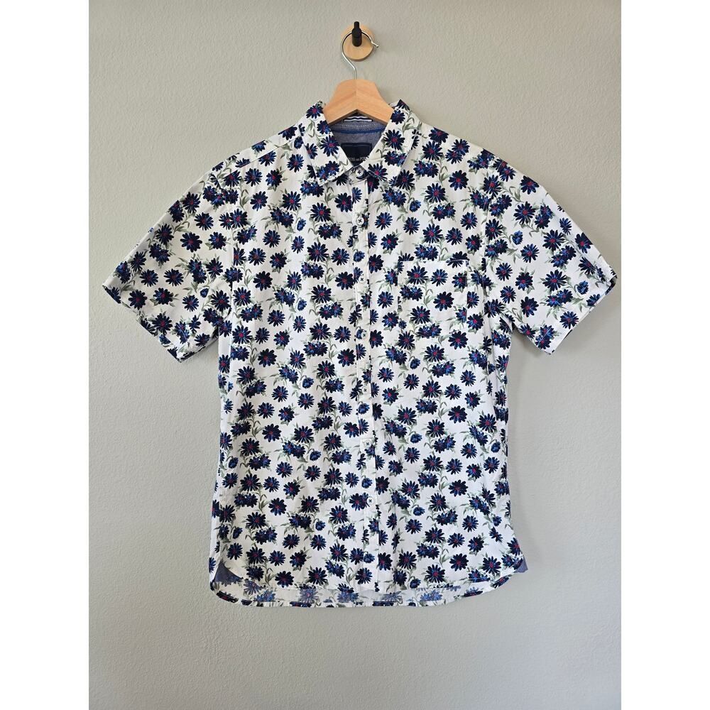 Across the Pond Floral Button Up Shirt Men’s M White Blue Cotton Summer Resort